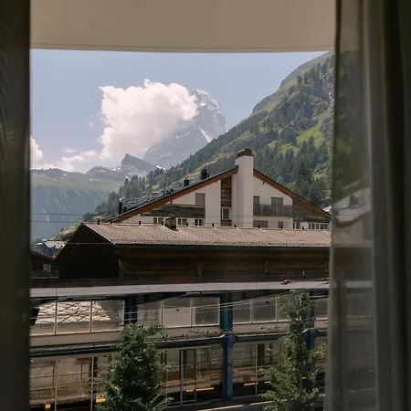 Schloss Zermatt - Cbd & Adaptogenic Spa And Sport Hotel Exterior photo