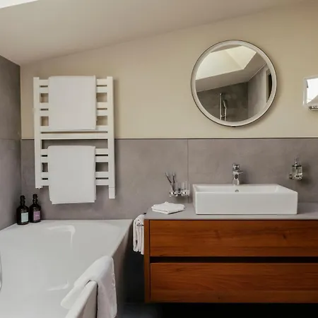 Schloss Zermatt - Cbd & Adaptogenic Spa And Sport Hotel Room photo