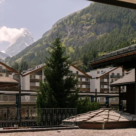 Schloss Zermatt - Cbd & Adaptogenic Spa And Sport Hotel Exterior photo
