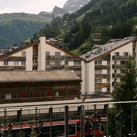 Schloss Zermatt - Cbd & Adaptogenic Spa And Sport Hotel Exterior photo